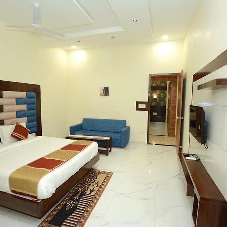 Hotel Villa Inn Ānand Extérieur photo