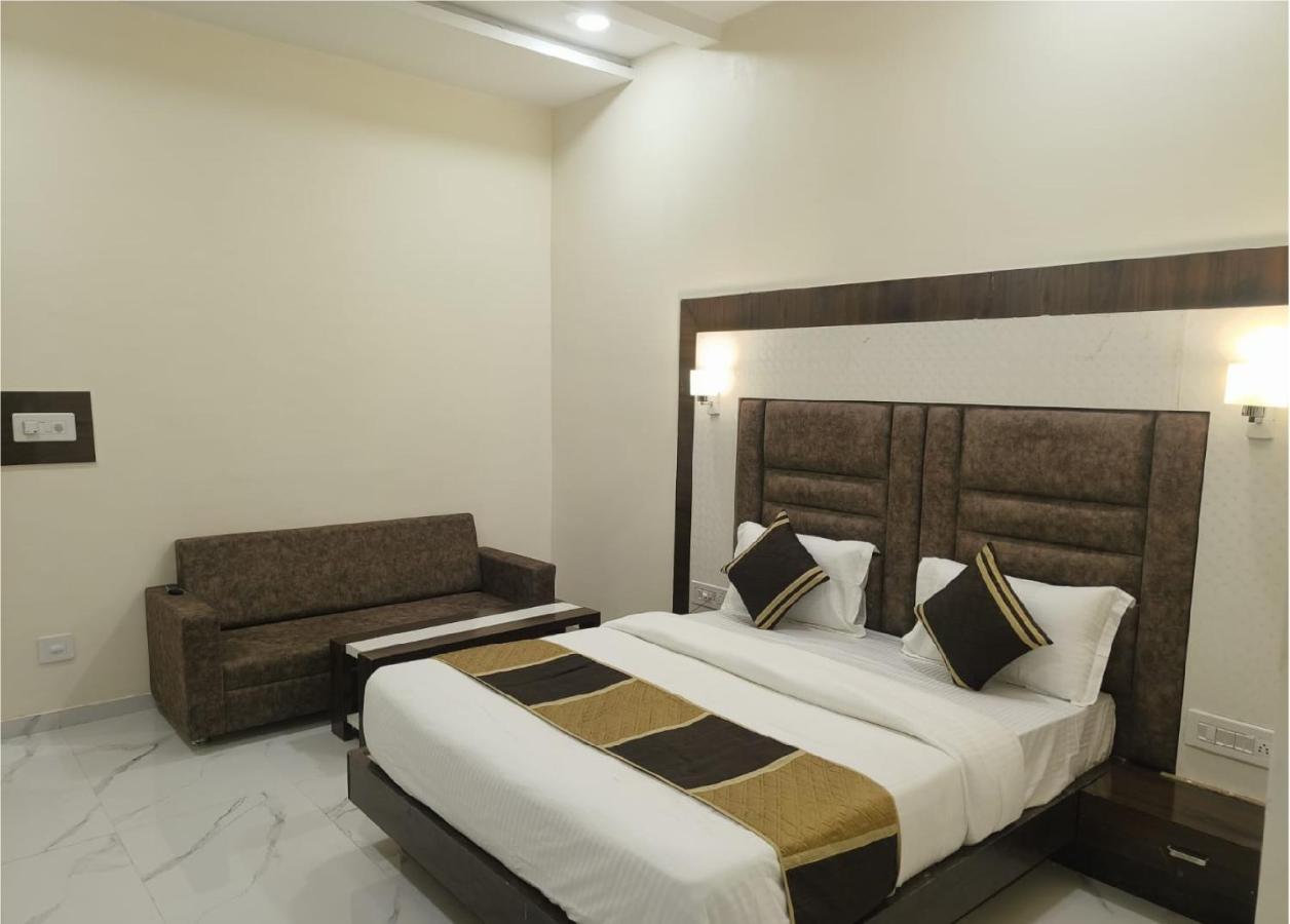 Hotel Villa Inn Ānand Extérieur photo