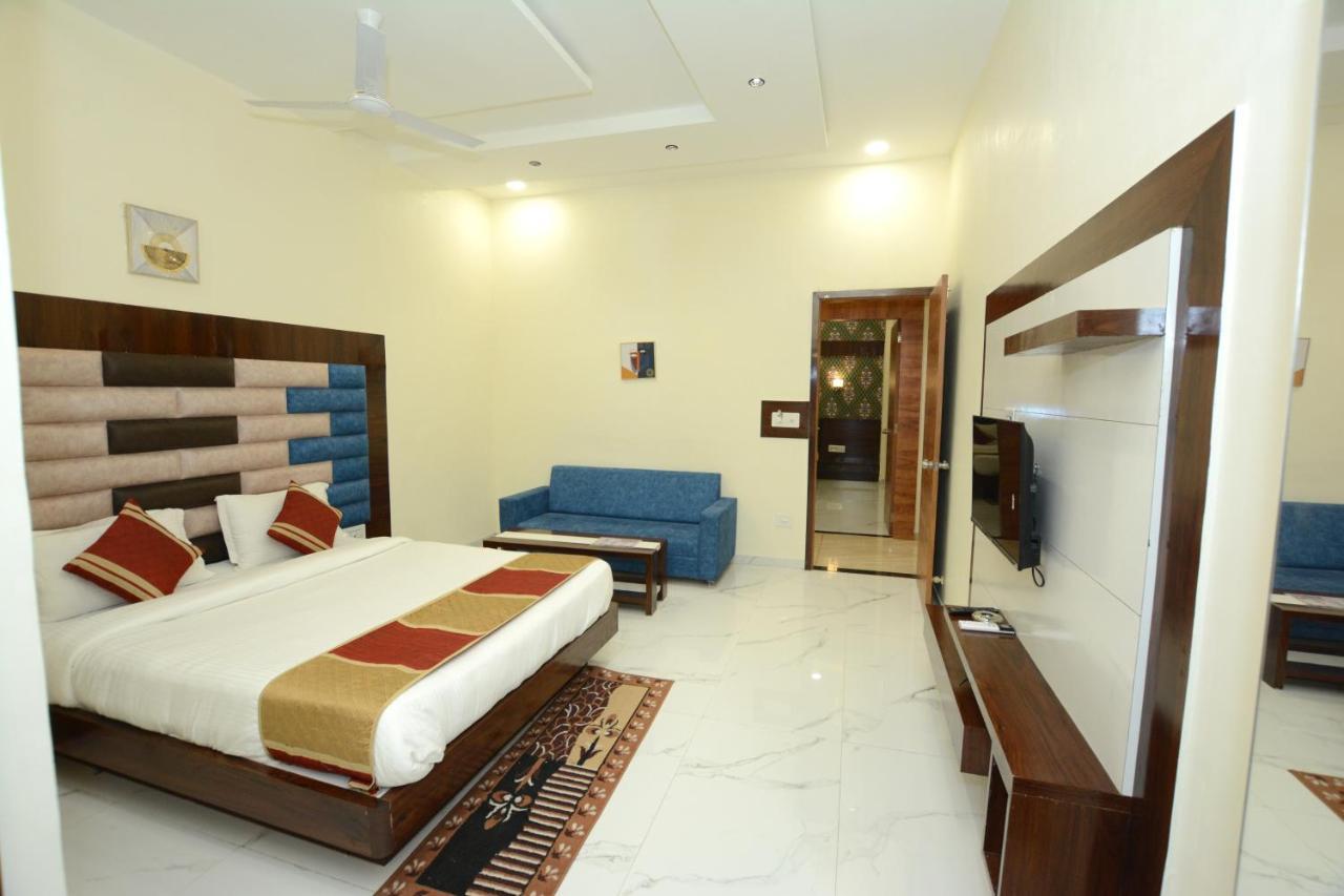 Hotel Villa Inn Ānand Extérieur photo