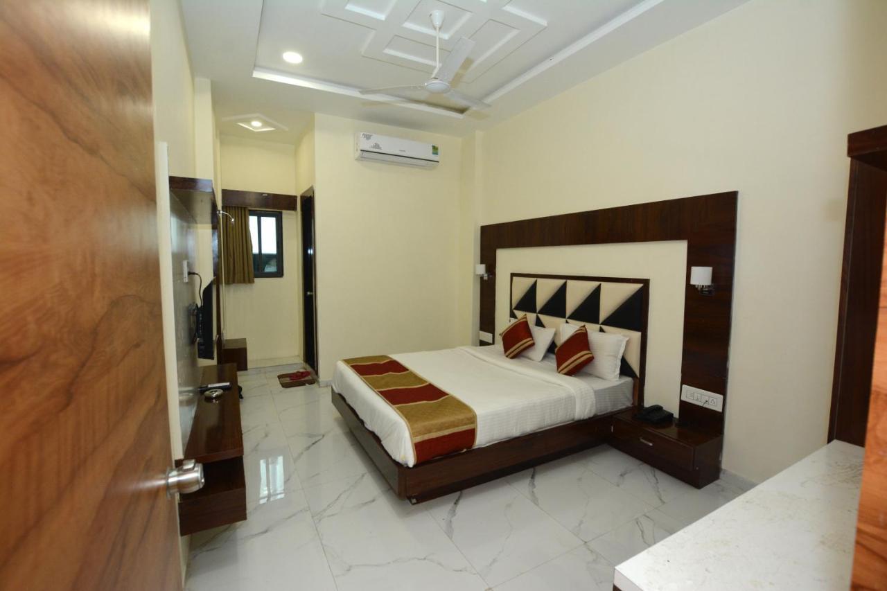 Hotel Villa Inn Ānand Extérieur photo